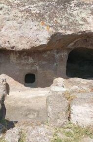 Visita guida alla necropoli di Montessu e le grotte di Santa Barbara
