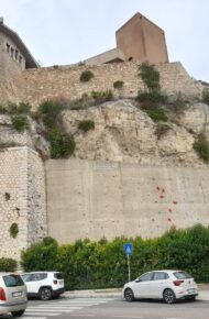 Vista delle mura di Castello